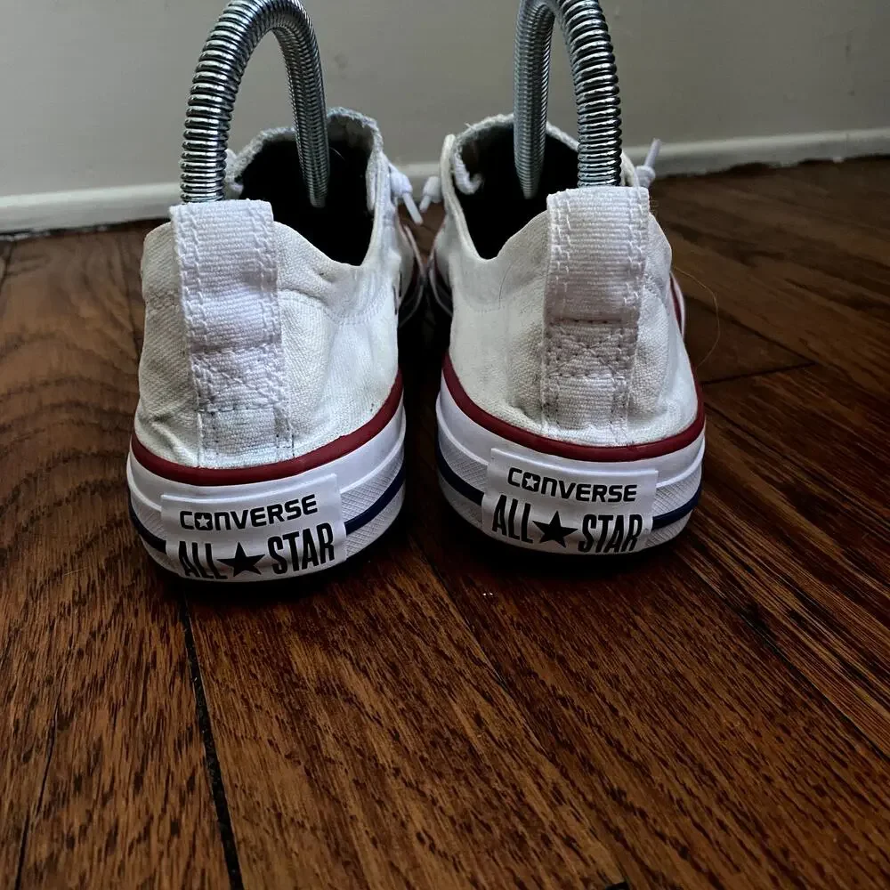 White Shoreline Slip On Low Top Sneakers Women’s 8 Converse